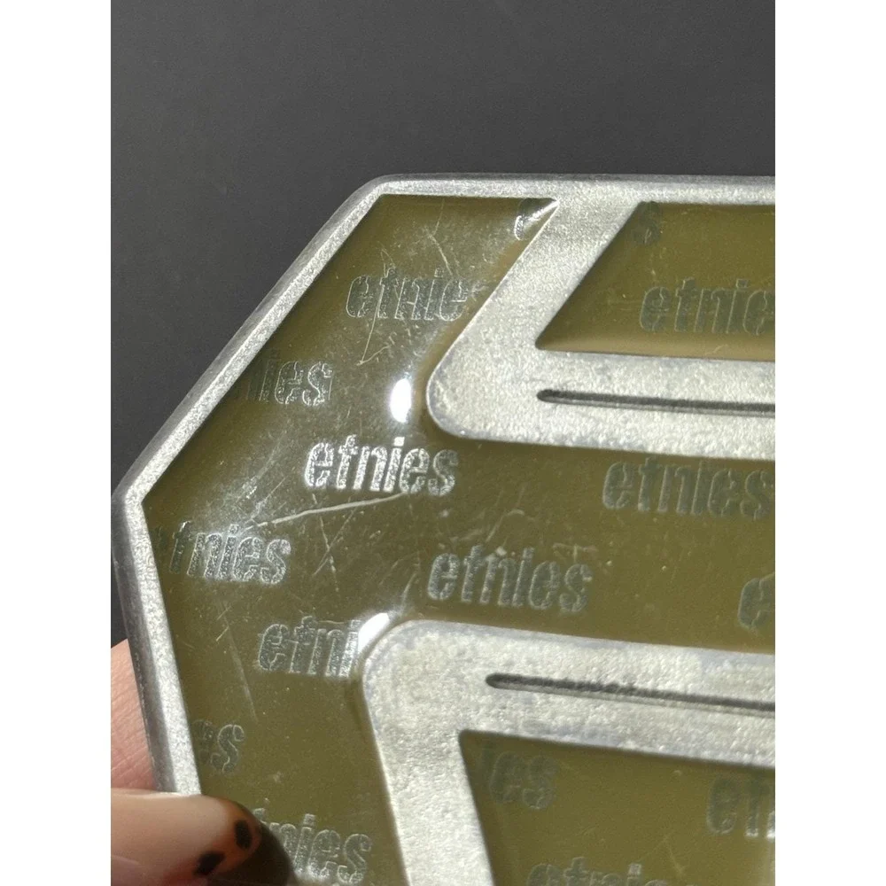 Etnies y2k skateboarding